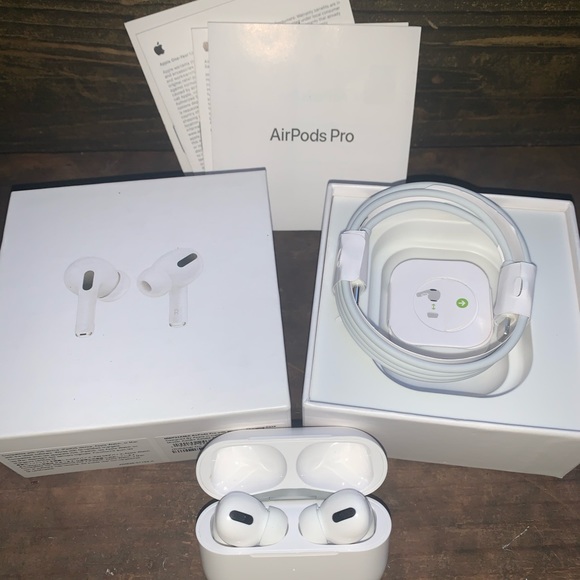 Apple Air pods - Picture 1 of 4